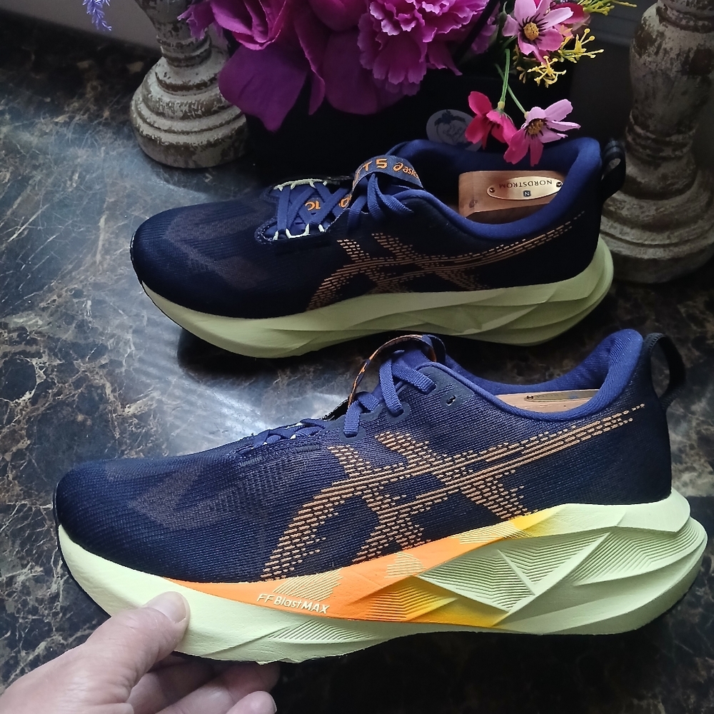 Asics Nova Blast 5 Comfort/Athletic Medical Field Shoes Size 9.5 Men/11 Women - Picture 1 of 13